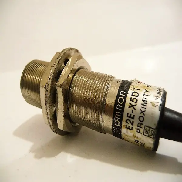 Proximity Switch, Cylinder Type, E2E-X5D1, Omron, Japan